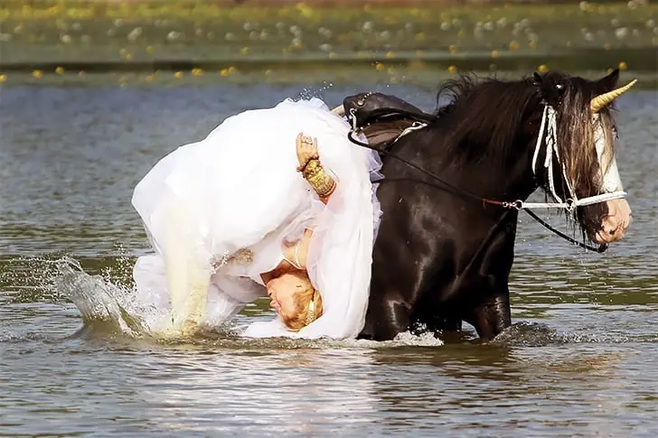 A CABALLO ENOJADO HAY QUE TENERLE CUIDADO