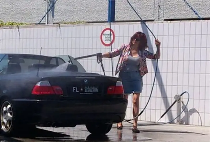 Ma’am, You’re Not In A Car Wash!