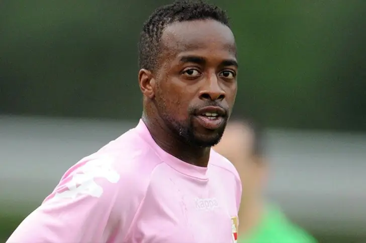 Sidney Govou – 375 000 euros par mois