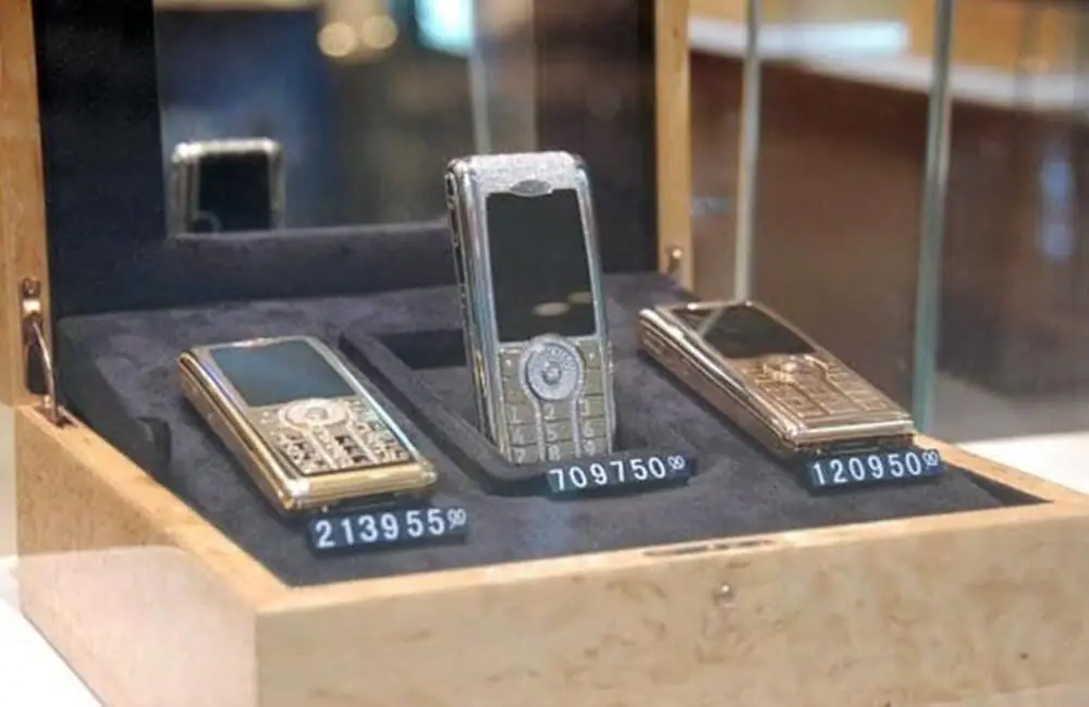 Dazzling Communication: Dubai’s Diamond-Encrusted Nokia Phones