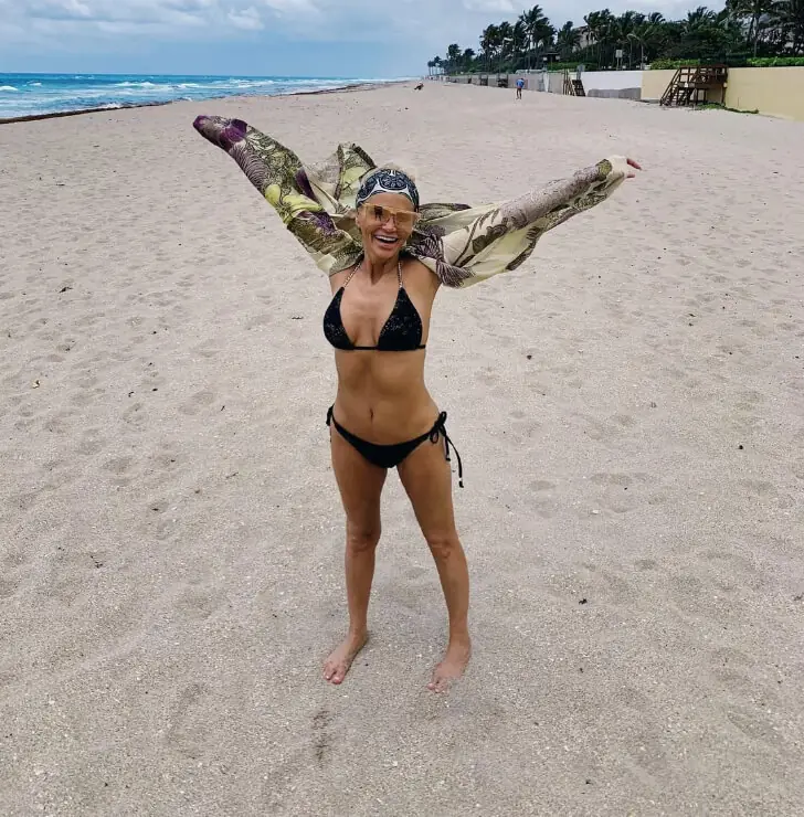 Kristin Chenoweth – Punta Minta Glow