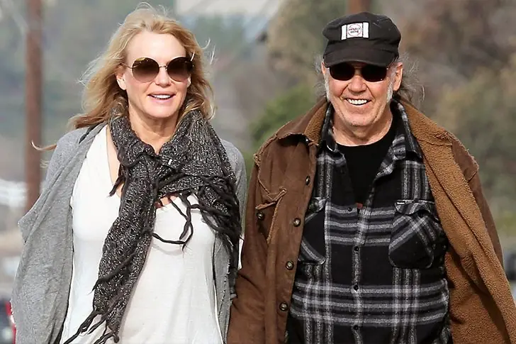 Neil Young – 77 years old (2022) and Daryl Hannah – 62 years old (2022) – Together Since 2018
