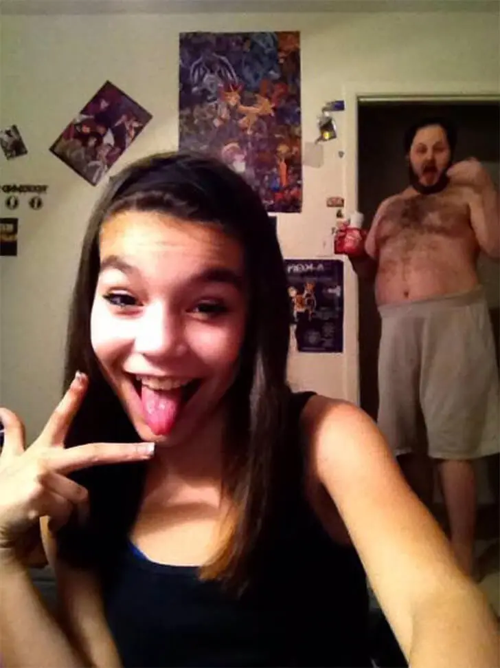 The Unexpected Confidence of a Photobomber