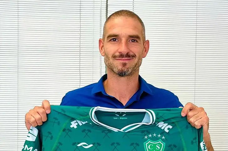 Lisandro López (39 años (2022), Rafael Obligado) – 12 millones de dólares