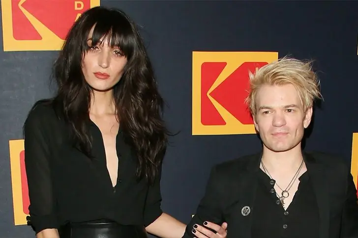 Deryck Whibley – 46 years old – and Ariana Cooper – Together Since 2015