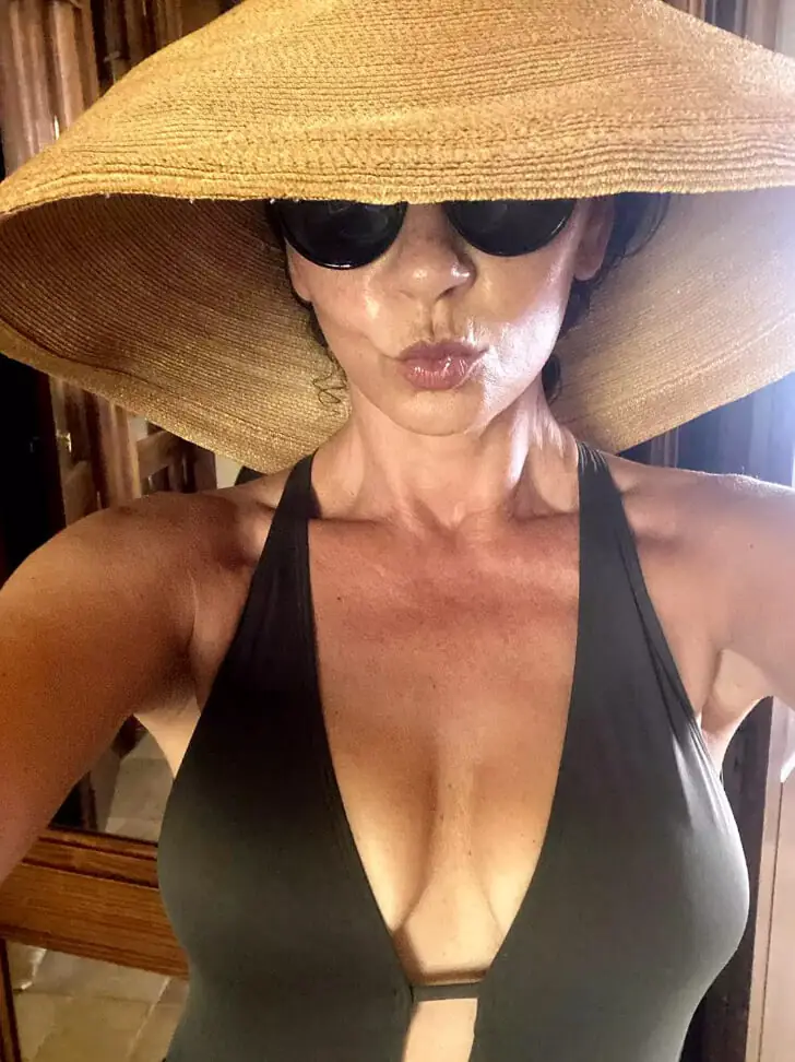 Catherine Zeta-Jones – Glowing in the Maldives