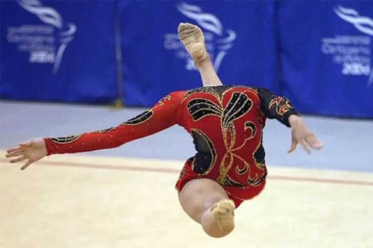 ¿La gimnasta sin cabeza?