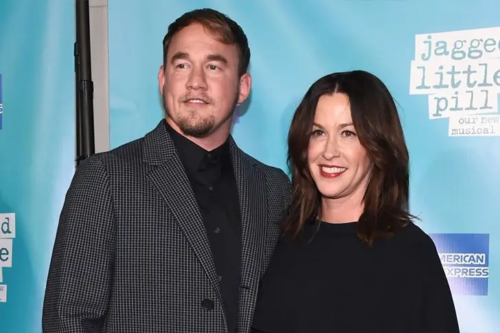 Alanis Morissette – 48 years old (2022) and Souleye – 42 years old (2022) – Together Since 2010