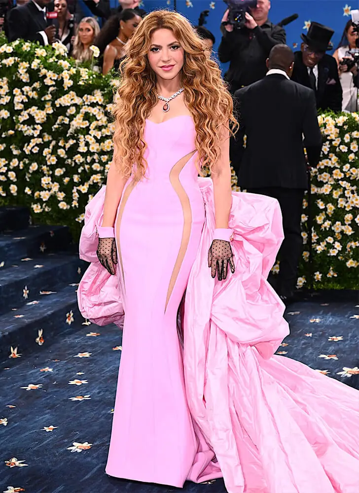 Shakira – 5’2 – 125 lbs