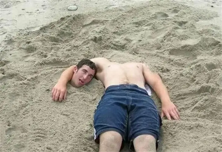 The Beachy Headless Prank: A Sand-tastic Illusion