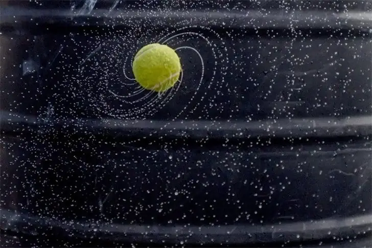 ¿Es una galaxia? ¡No! es una pelota de tenis