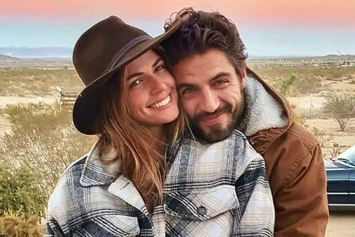 Maxi Iglesias y Stepanie Cayo