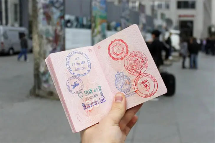 Warum ein Reisepass plötzlich alle blass werden ließ