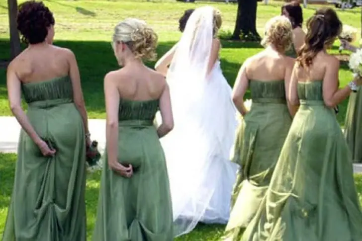 MISMO VESTIDO, MISMO PROBLEMA
