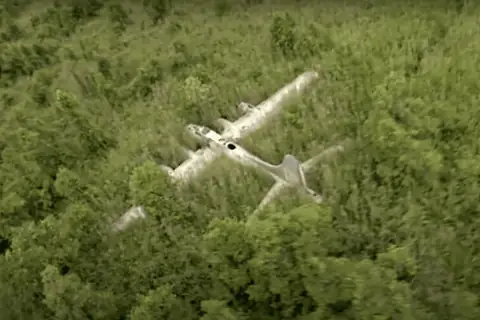 Ein jahrzehntelang verschwundenes Flugzeug wird gefunden und birgt mysteriöse Geheimnisse