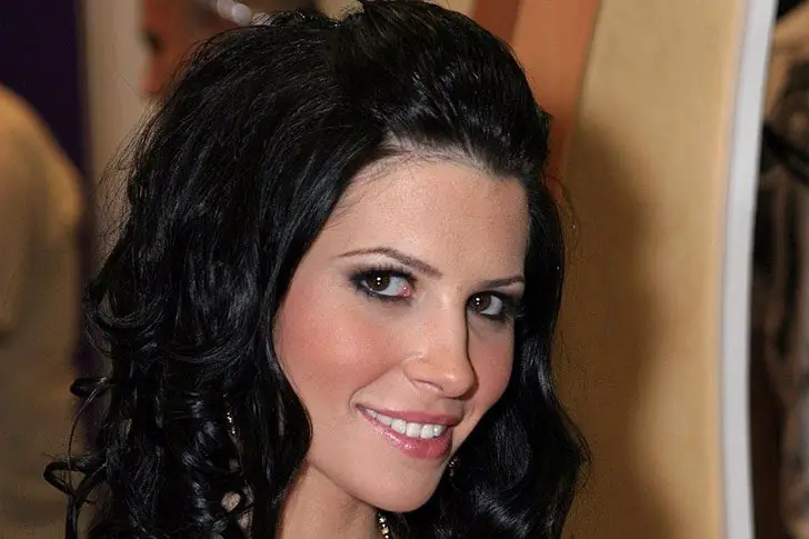 REBECA LINARES: 3 MILLONES DE EUROS
