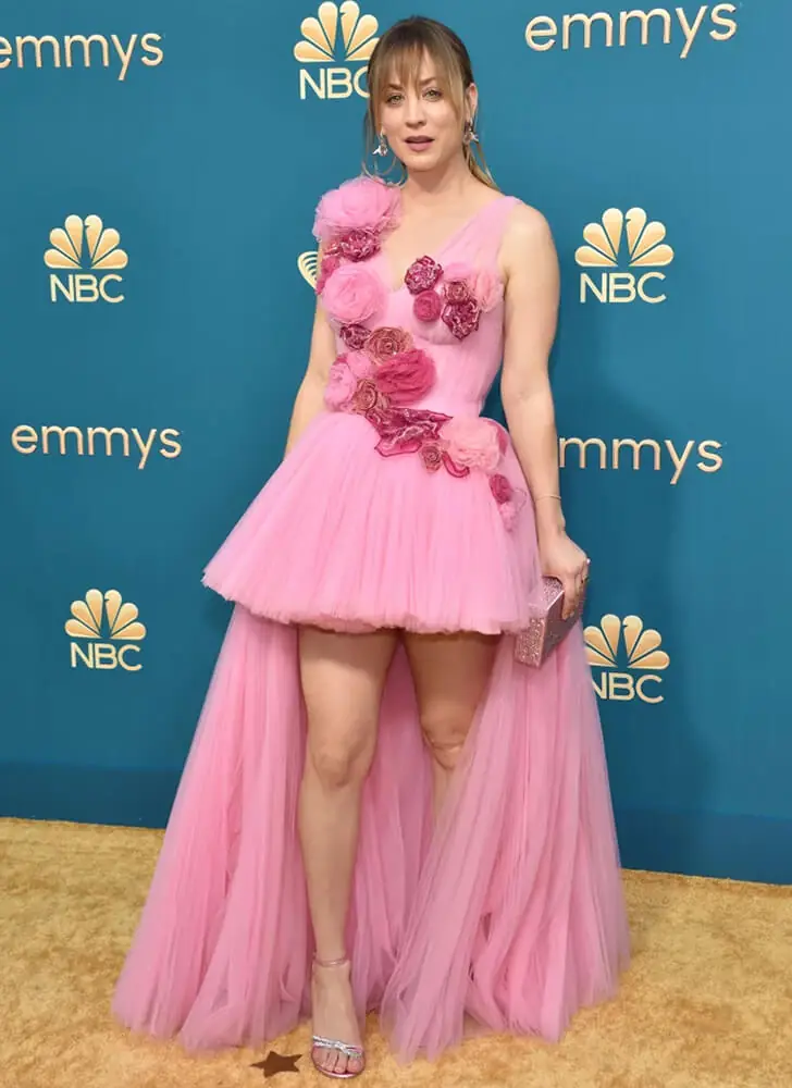 Kaley Cuoco – 5’6″ – 120 lbs