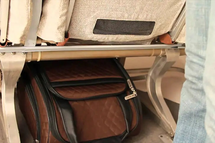 Warum Cora wegen einer einzigen Handtasche aufstand