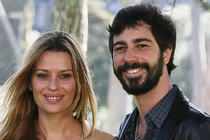 CLAUDIA PANDOLFI (47) e MARCO DE ANGELIS (38)- 7anni insieme
