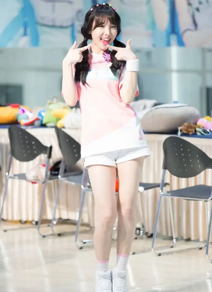 ナヨン（TWICE）―身長163cm / 体重48kg