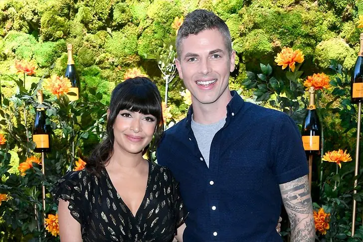 Hannah Simone – 46 years old – and Jesse Giddings – 41 years old – Together Since 2016