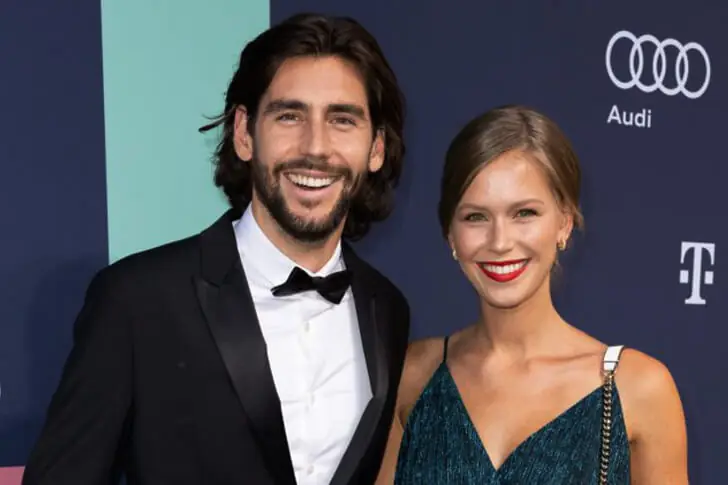 Alvaro Soler y Melanie Kroll