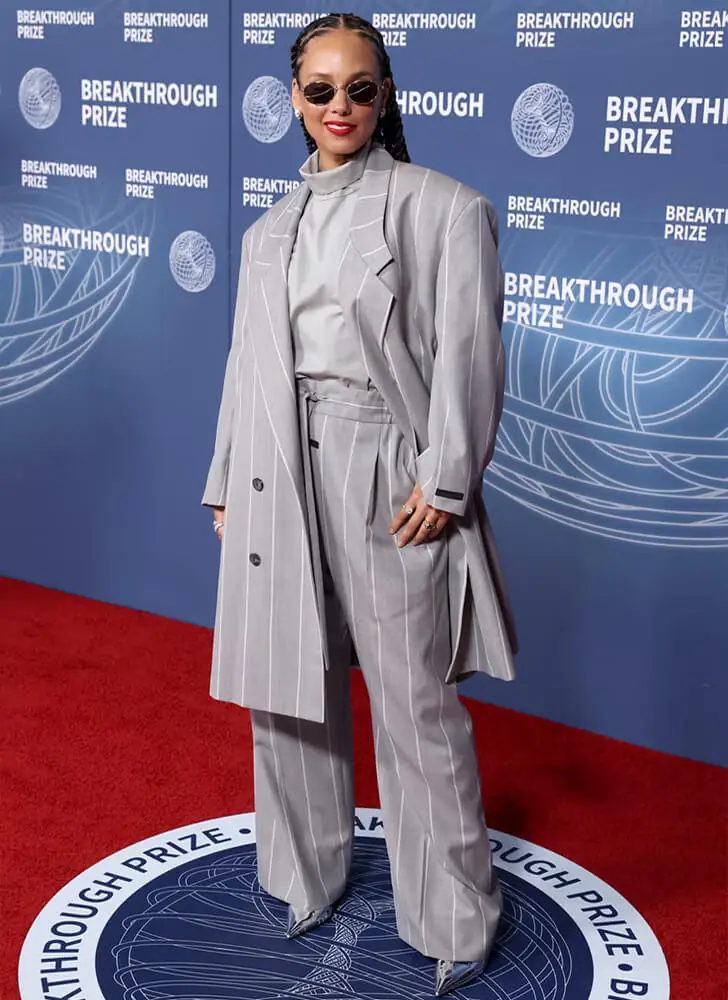 Alicia Keys – 5’4 – 135 lbs