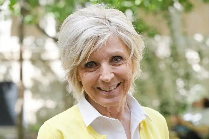 Évelyne Dhéliat — Célibataire
