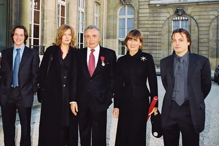 Michel Sardou – Sandrine (52 ans), Cynthia (49 ans), Romain (48 ans) et Davy (44 ans)