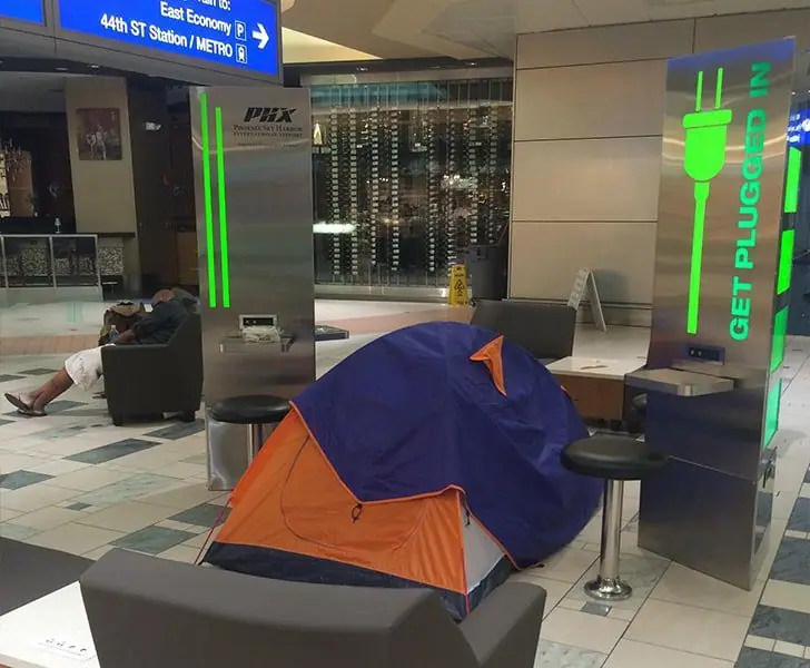 Acampar dentro puede ser divertido también