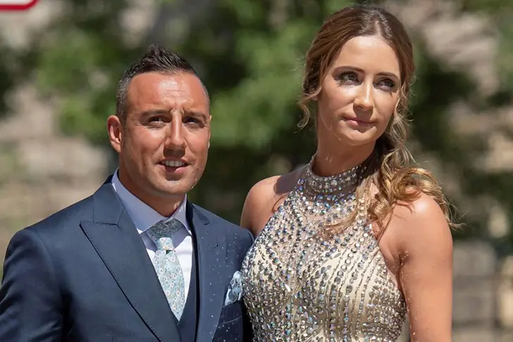 Santi Cazorla (41 años) y Úrsula Santirso – Desconocido